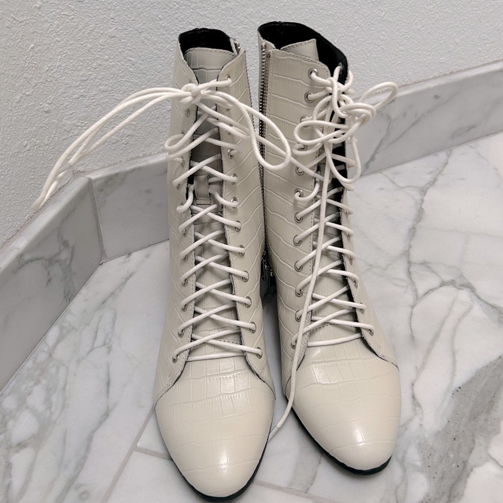 Silent D Prairie Lace-Up Boots